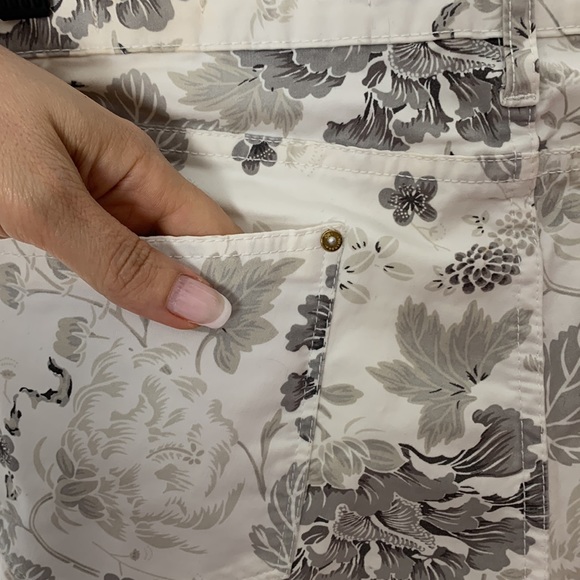 Gorgeous ZARA ultra soft off-white with grey flower pants - Picture 4 of 6